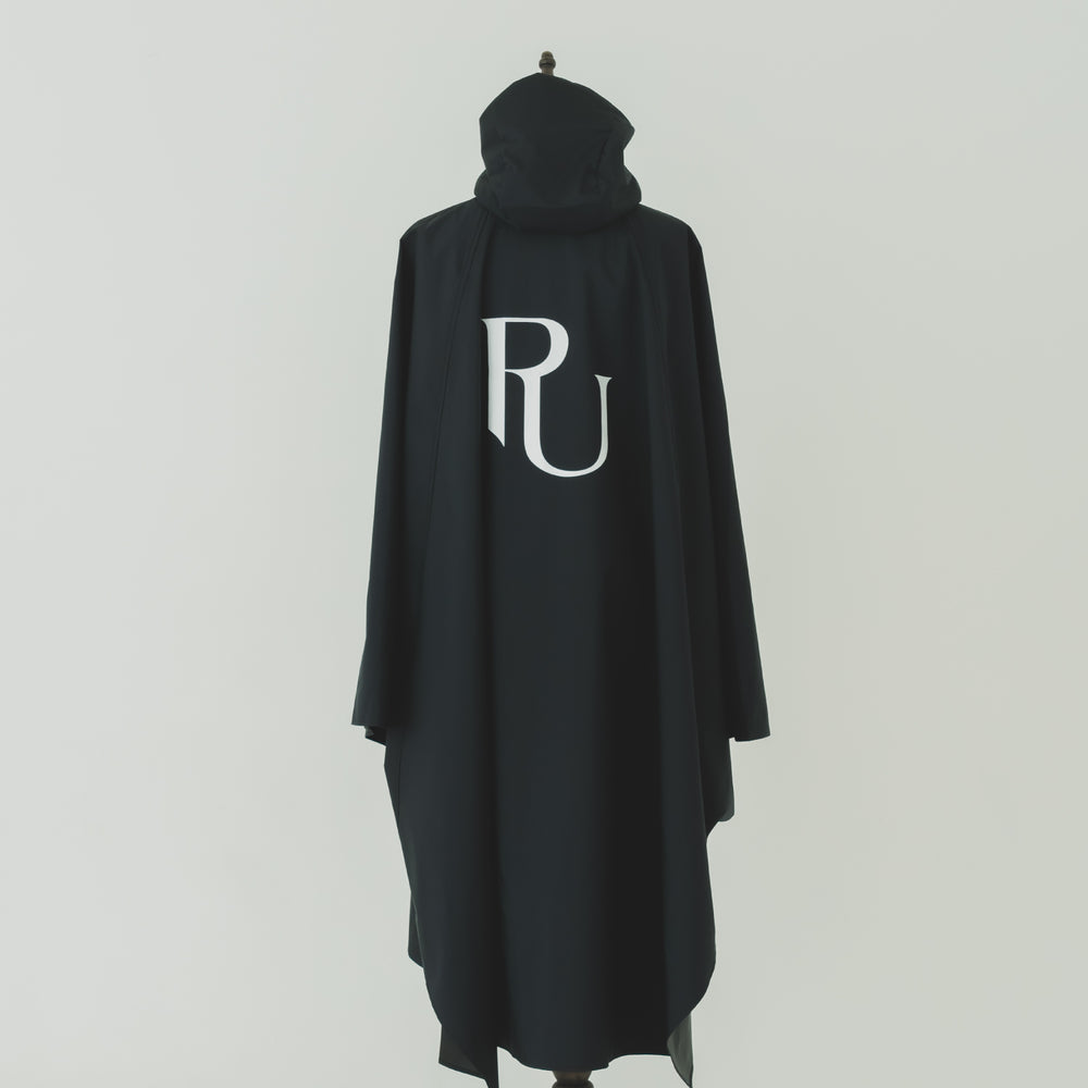 
                      
                        Poncho Black
                      
                    